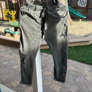 Venti6 NWOT Distressed Gray Stretchy Pants. Camo Stars Adorable! Size S